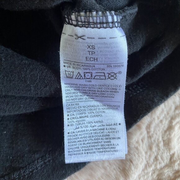 Old Navy Womans XS Over the Moon Graphic Pocket Black T-Shirt - Picture 6 of 8